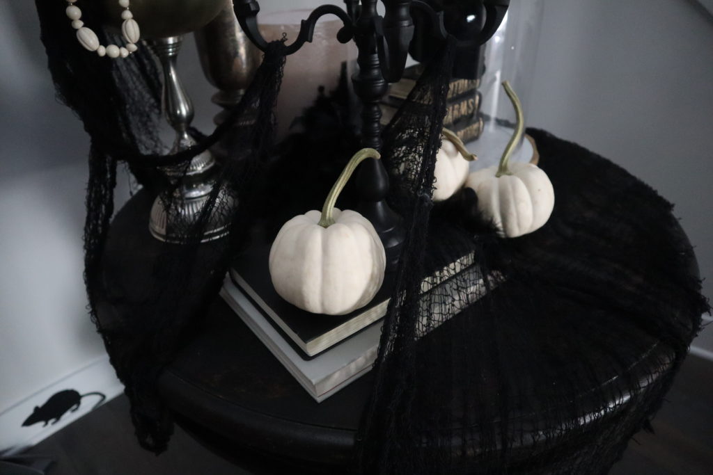 Happy-Halloween-How-to-Decorate-Stylish-Spooky-For-Halloween-9